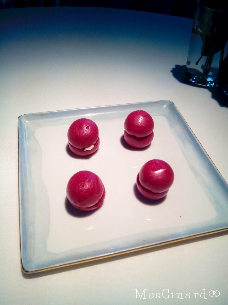 macarrons con caviar